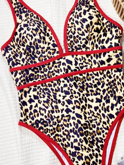 Maillot de bain une pièce léopard décolleté en V profond