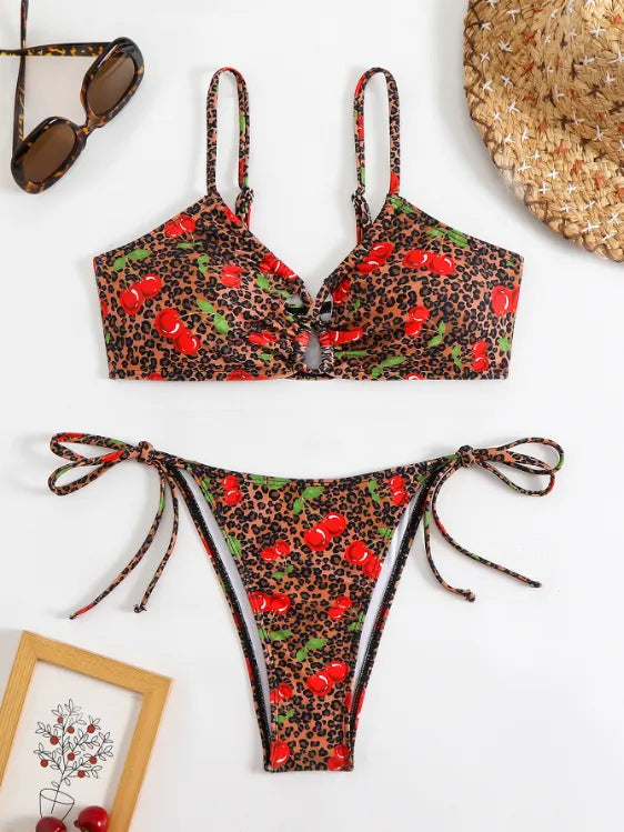 Bikini string cerise à lacets