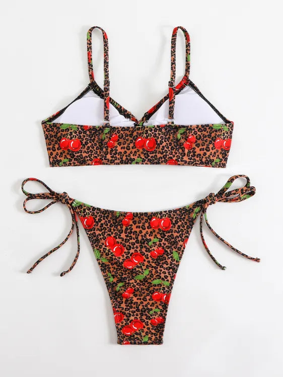 Bikini string cerise à lacets
