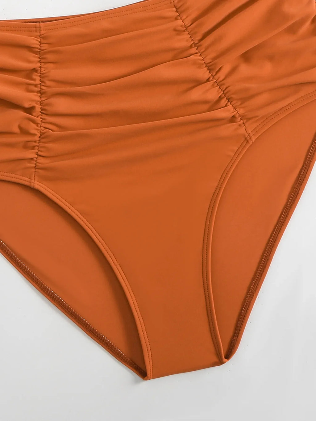 Maillot de bain à devant plissé torsadé et froncé