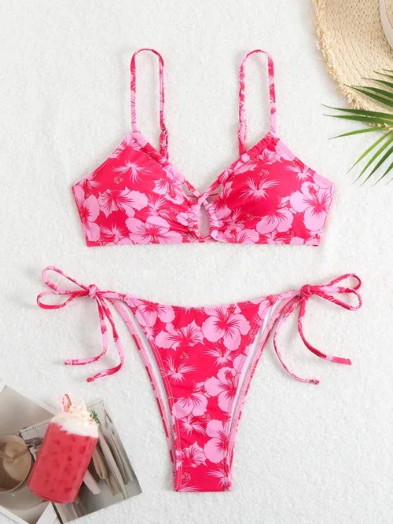 Bikini string cerise à lacets