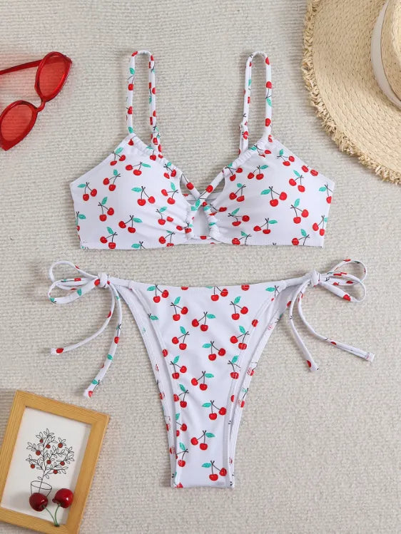 Bikini string cerise à lacets